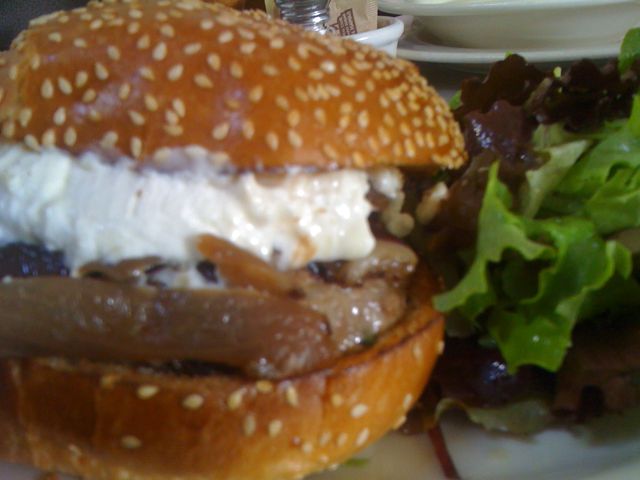 goat_cheese_burger