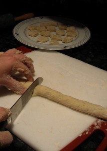 cutting-dough-into-gnocchi cutting-dough-into-gnocchi